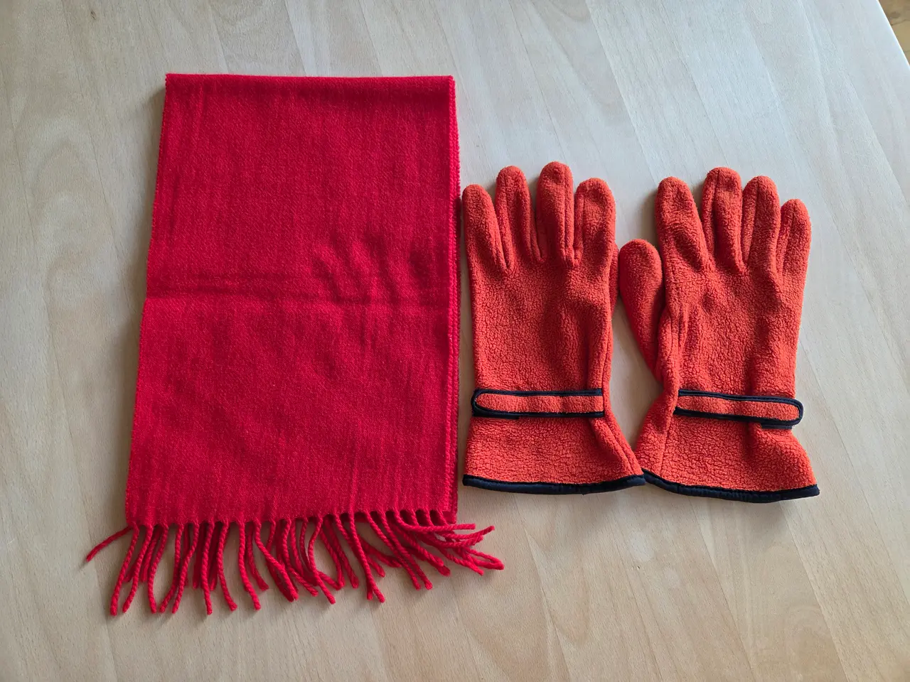 Billede 1 - Tørklæde uld + fleece handsker