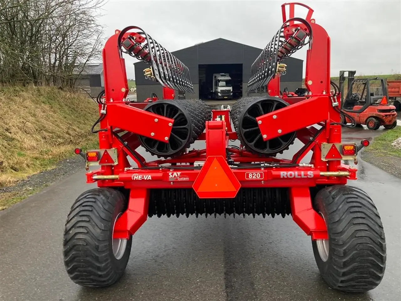 Billede 13 - HE-VA HE-VA TIP ROLLER 8.20 m. Spring-Active-Transfer System - som er en fjederaktiveret vægtoverføring.