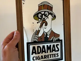 Adamas Cigarettes spejlskilt