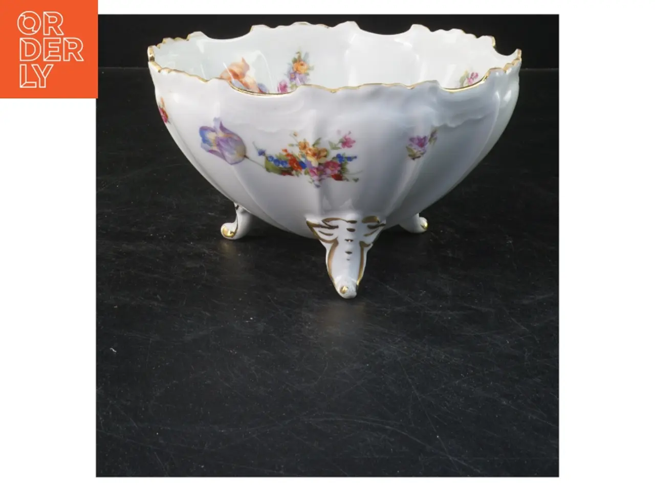 Billede 1 - Porcelænsfad med blomsterdekor (str. 10x17 cm)