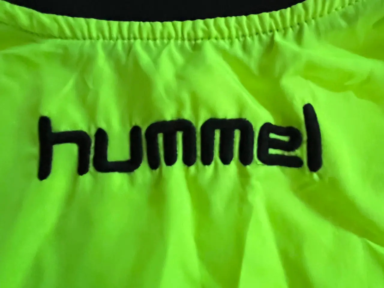 Billede 4 - Træningstrøje fra Hummel. 