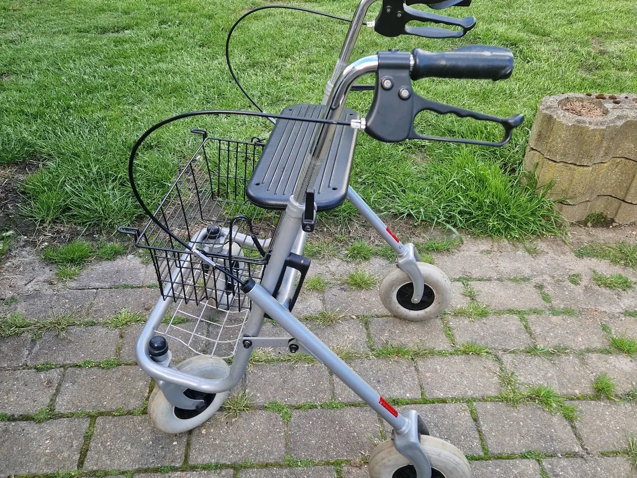 Billede 1 - 1 stk flot Rollator sælges