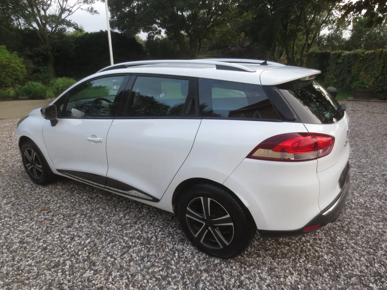 Billede 9 - Fin Renault Ny Clio 1.2 i År 14. Synet 4/26.