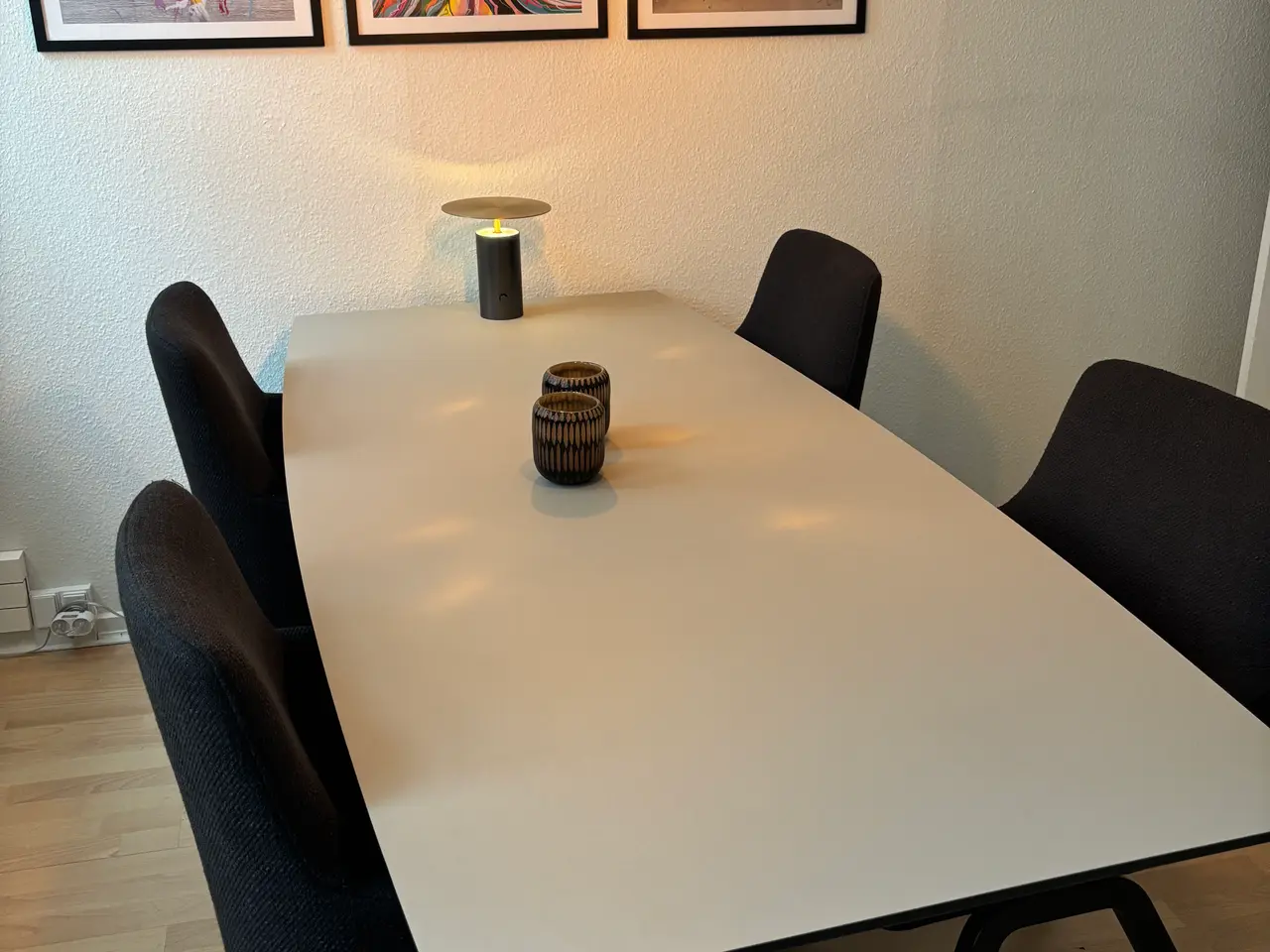 Billede 2 - Fedt Spisebord med Linoleums bordplade
