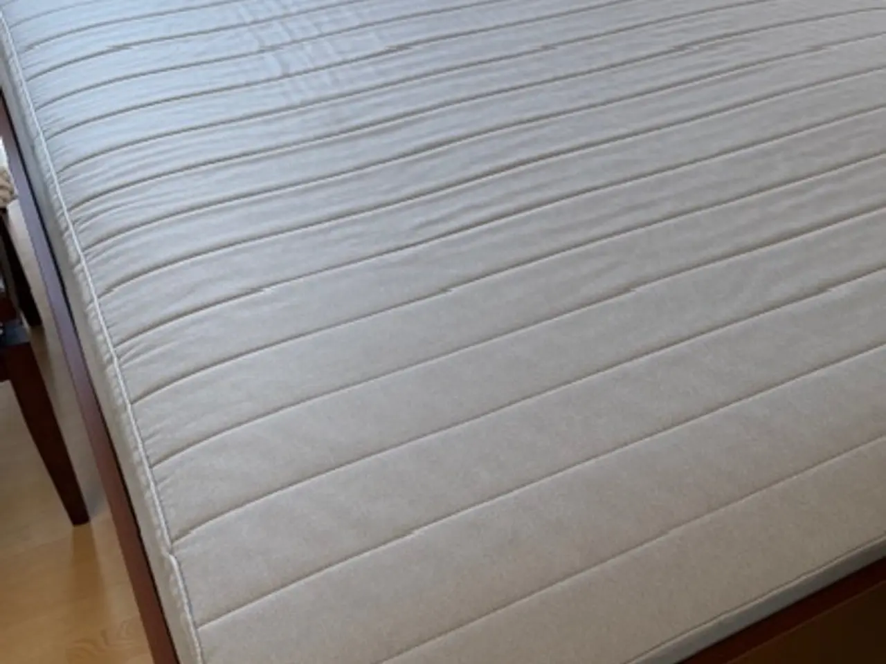 Billede 1 - IKEA seng 160x200 cm inkl. madras og topmadras