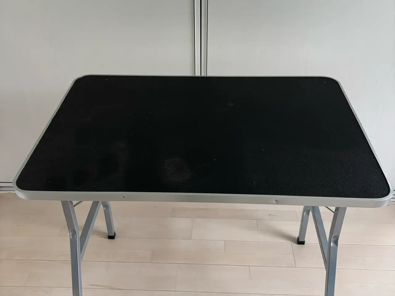 Billede 1 - Solidt trimmebord - str. 90x60 cm