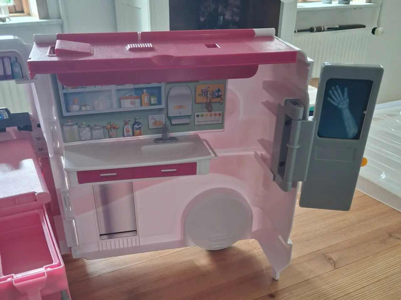Billede 6 - Barbie ambulance