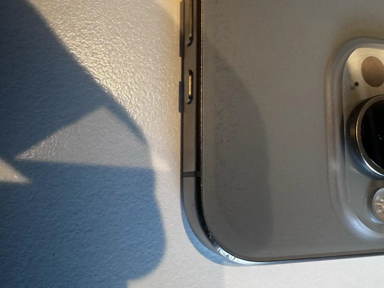 Billede 3 - iPhone 15 Pro | 256gb hukommelse | defekt bagglas