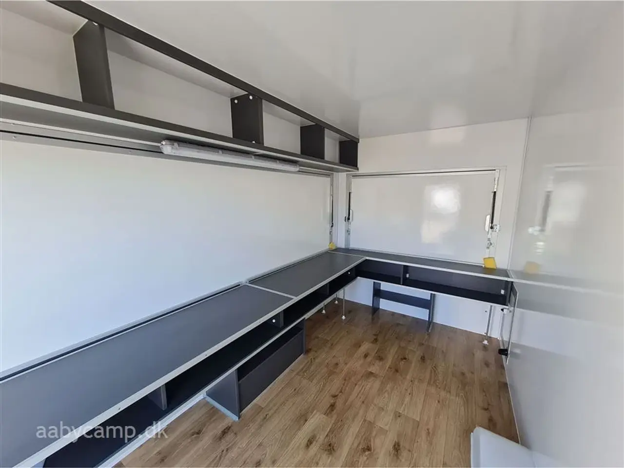 Billede 3 - 0 - Aabytrailer 362 Salgsvogn Luksus model med Koksgrå indretning og træ look gulv