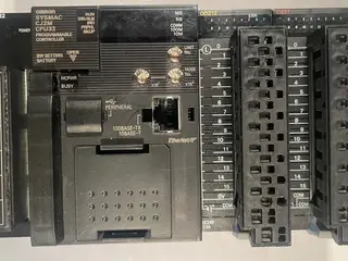 Omron CJ2M-CPU32 PLC System med EtherNet/IP, OD212