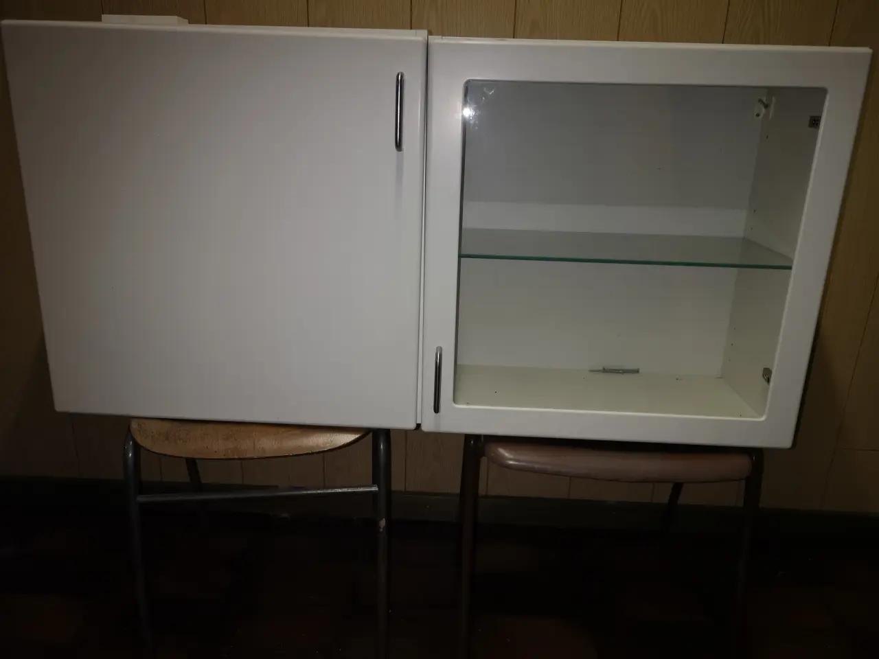 Billede 1 - 2 hvide overskabe 60 x +60 cm