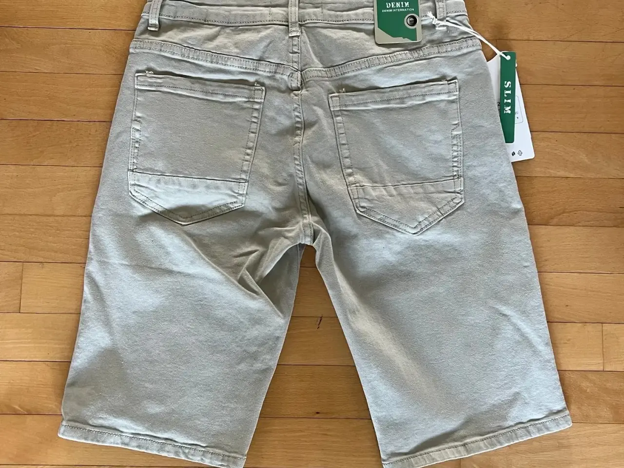 Billede 2 - Virtu Denim beige shorts m en smule stretch.Str 36