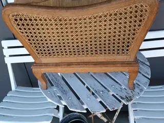 Magasinholder i Egetræ  med flettet rattan på side