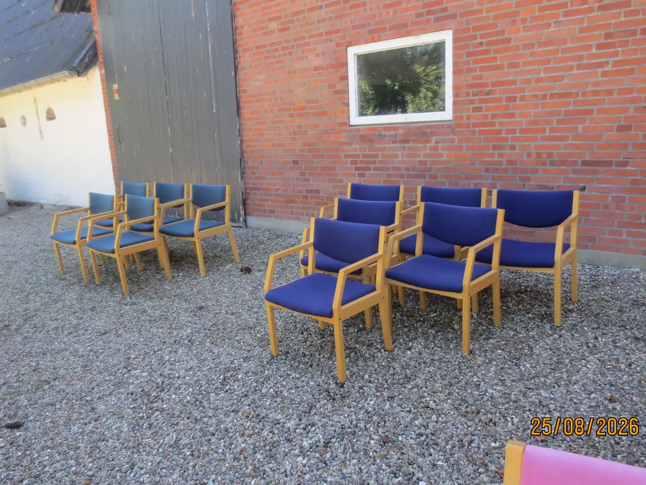 Billede 1 - 19 stk Armstole med forskellig farve stof