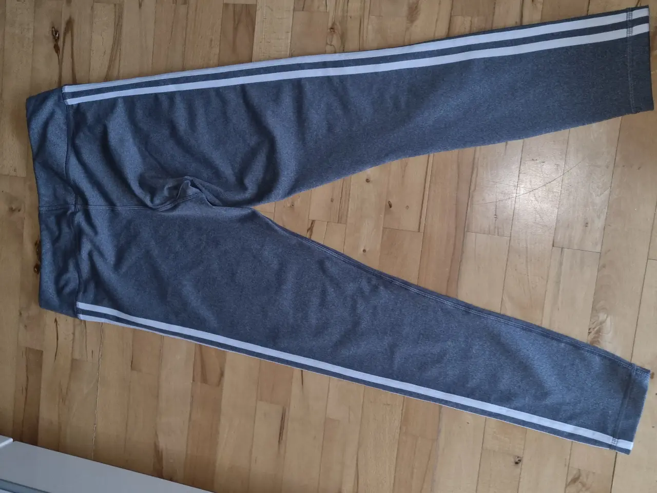 Billede 1 - Adidas sportsbukser til salg