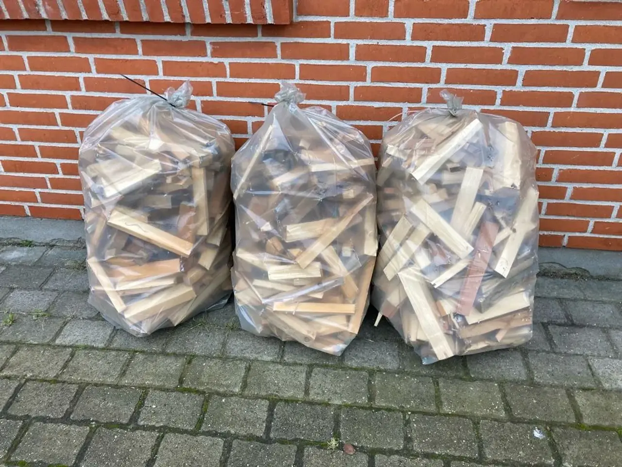 Billede 1 - Dejligt tørt optændings pinde….