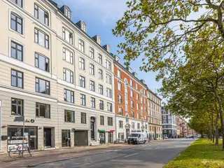 Butik på 66 m² med stort vinduesparti mod gaden - 3 måneders lejefrihed ved indflytning
