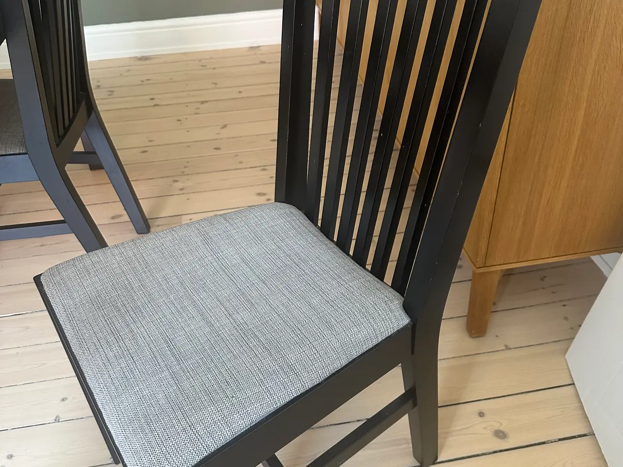 Billede 5 - Spisebordssæt med 4 stole