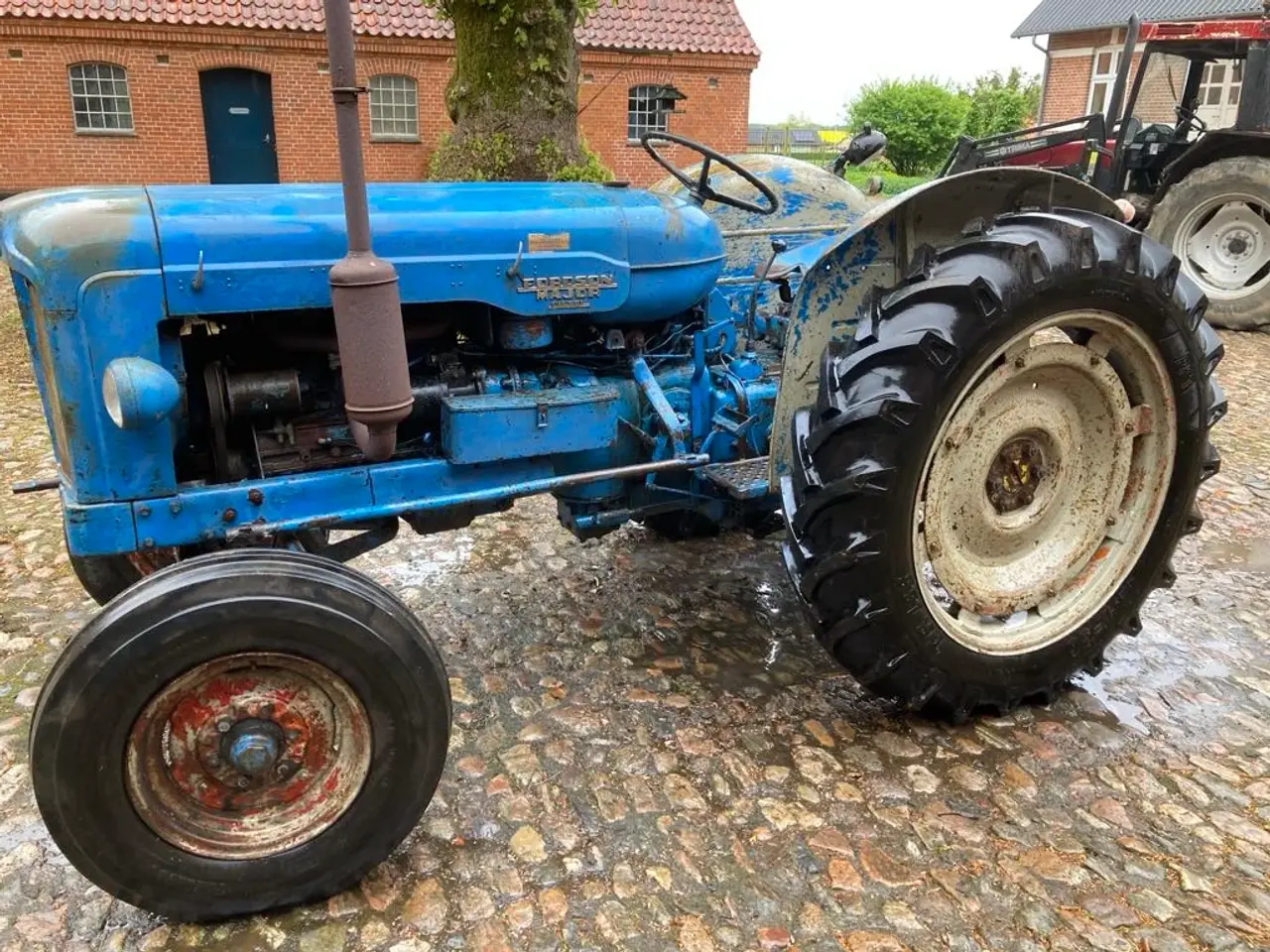 Billede 3 - Fordson major helt nye dæk