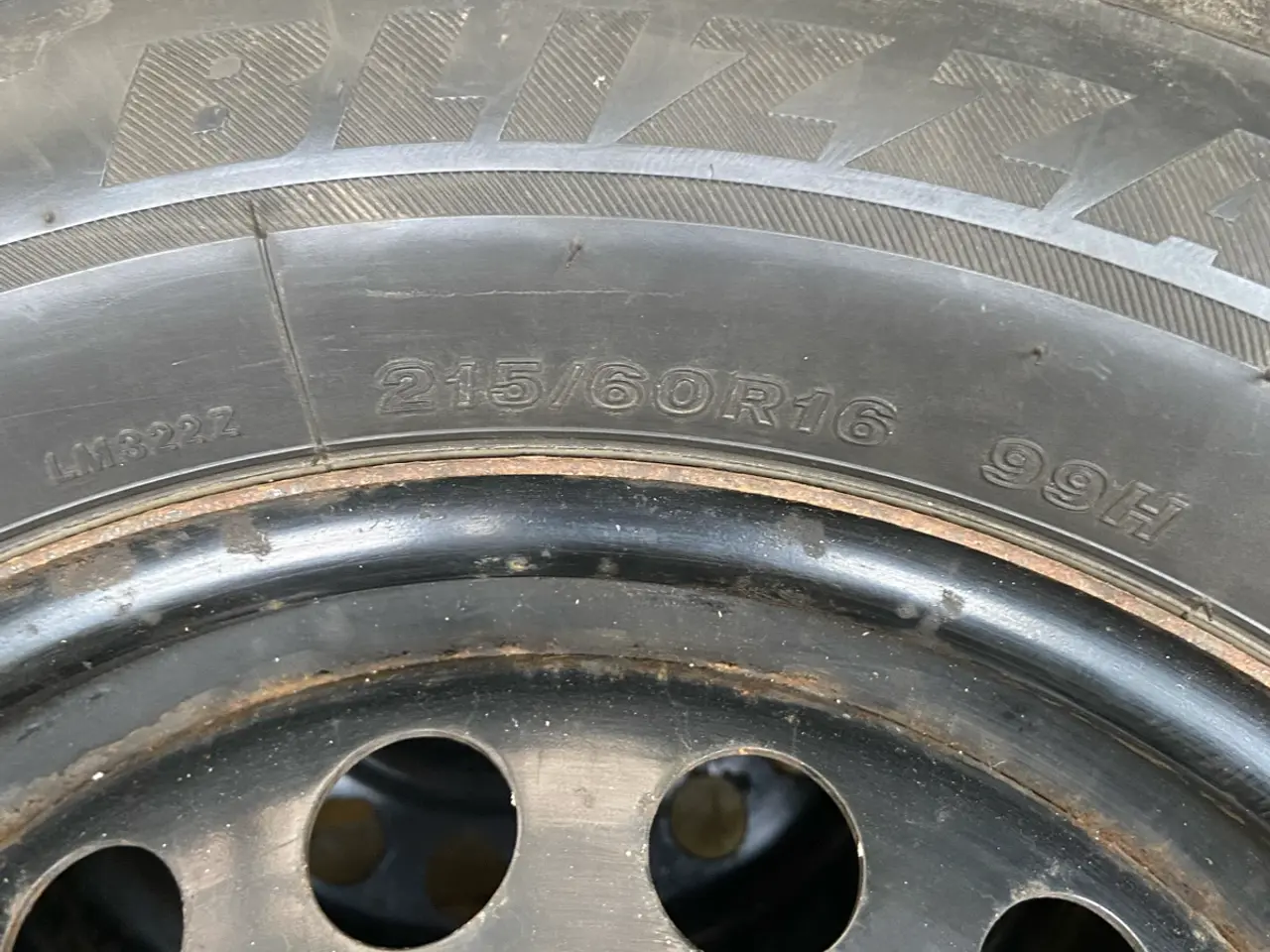 Billede 3 - Fine Vinterfælge/ Dæk Bridgestone Blizzar 215/60R