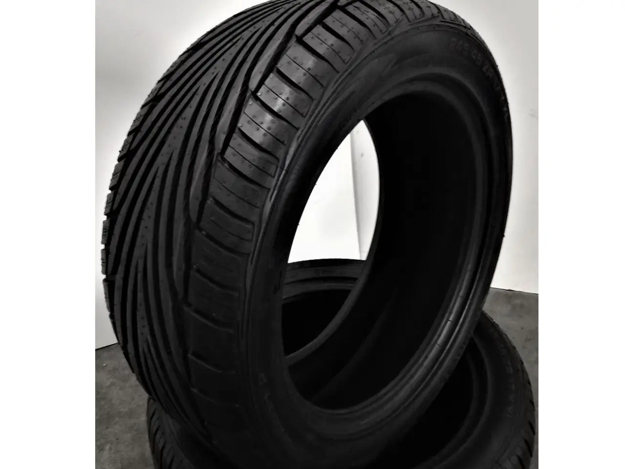 Billede 1 - Dæk: 245/45R17 YXL UniRoyal, sommerdæk