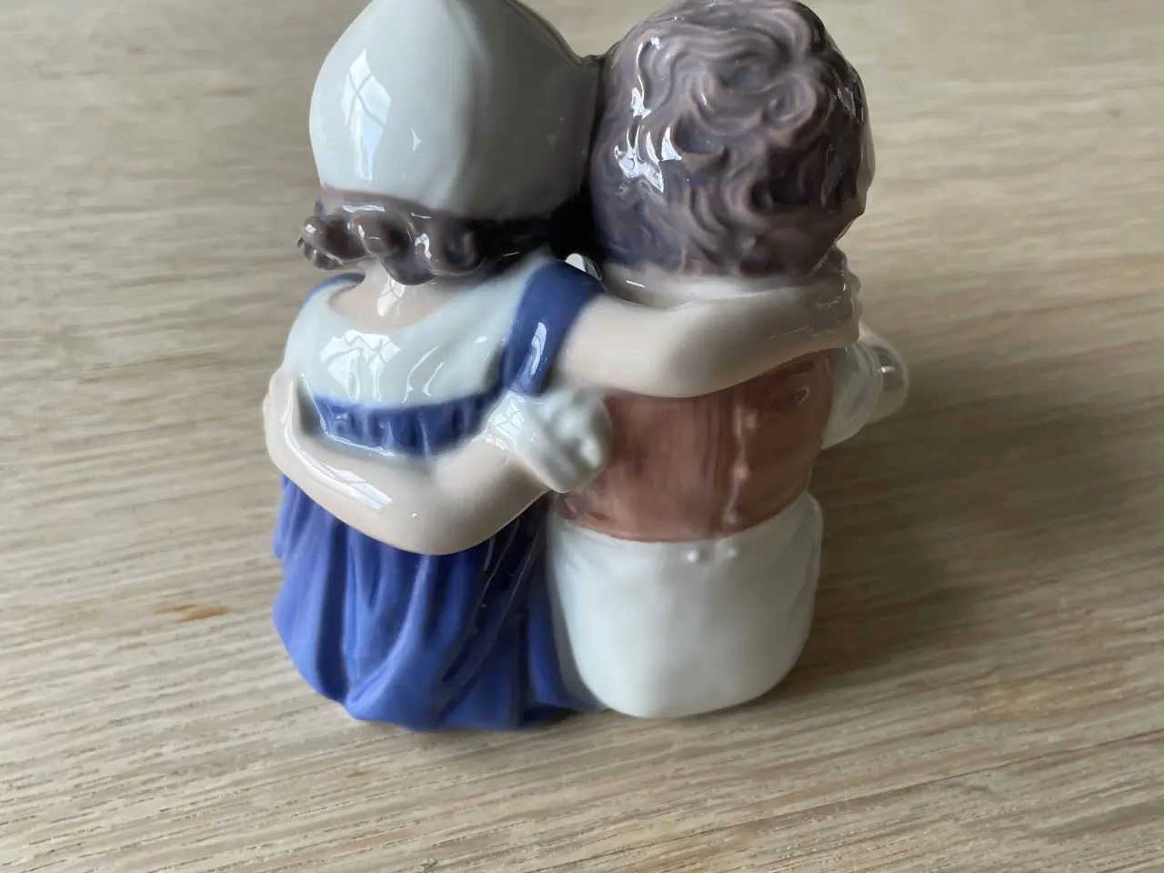 Billede 3 - B&G figur, Læsende børn No: 1567