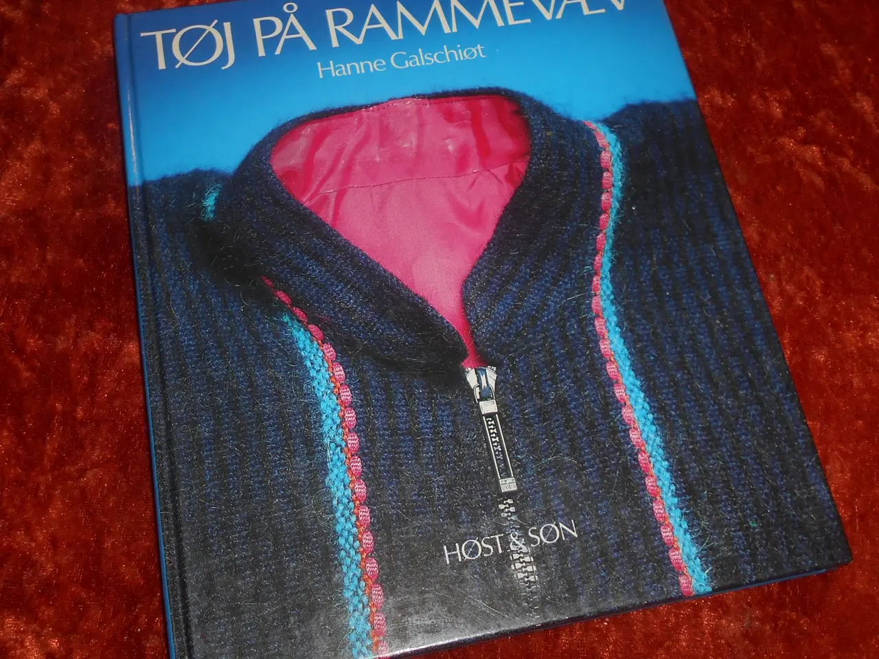 Billede 1 - Tøj på rammevæv, Hanne Galschiøt