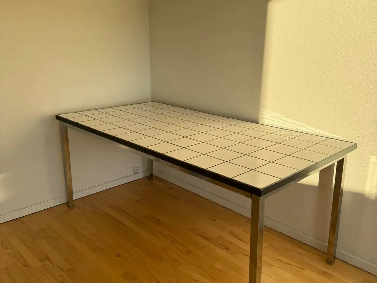 Billede 2 - Spisebord i stål med klinker