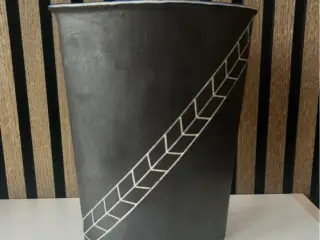 Smuk dansk designvase af Christian Bruun