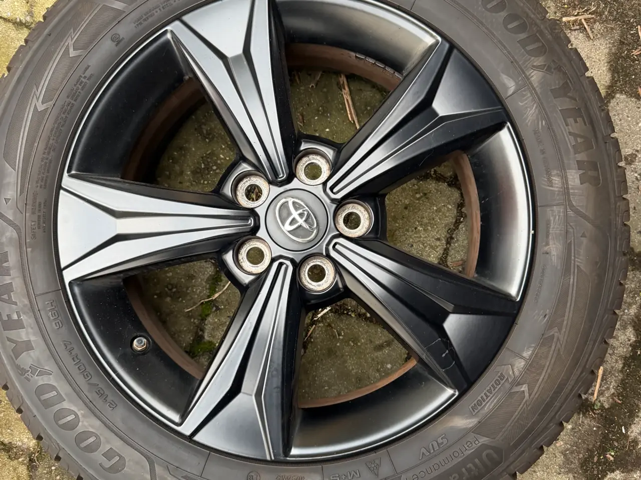 Billede 2 - 17″ originale Toyota C-HR vinterhjul – Goodyear fr