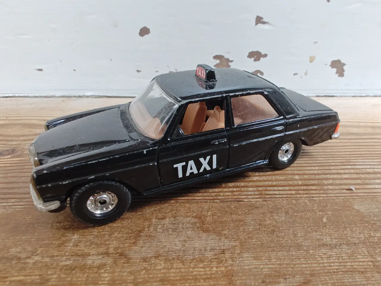 Billede 1 - Mercedes Benz 240 D Sort Taxi - Corgi