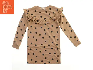 Prikket kjole med flæsedetalje fra H&M (str. 140)