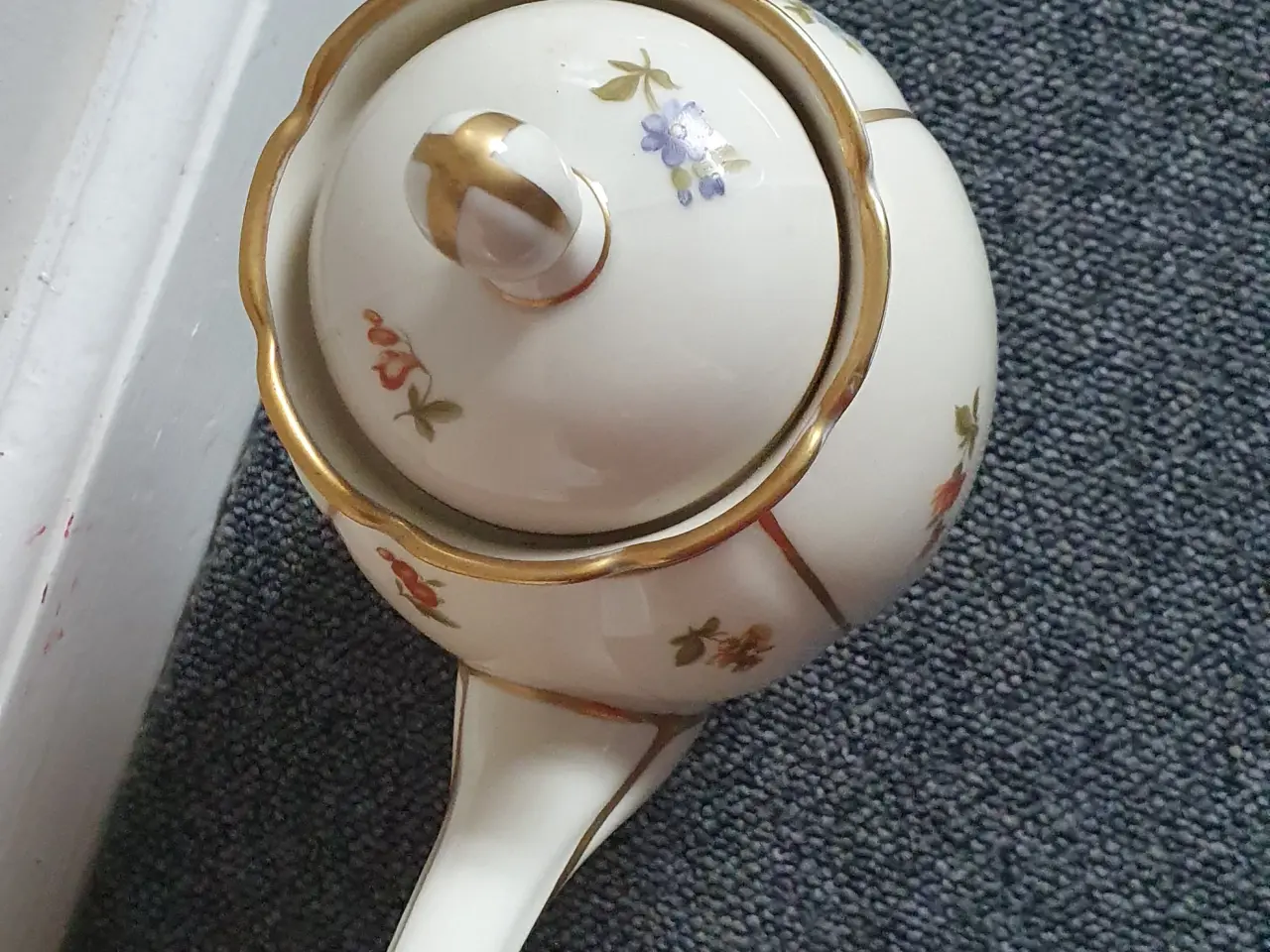 Billede 4 - Fajance/ porcelæn kaffekande