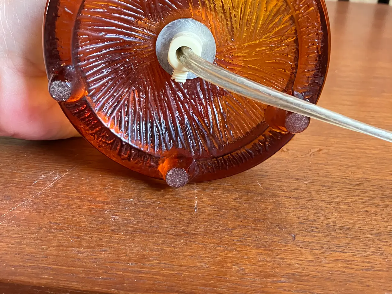 Billede 3 - Retro bordlampe i ravfarvet glas