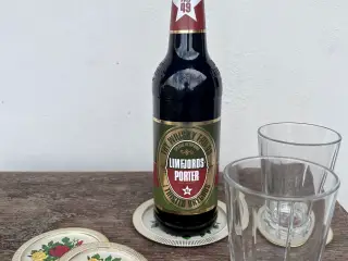 IRA flaske og glasbakke.