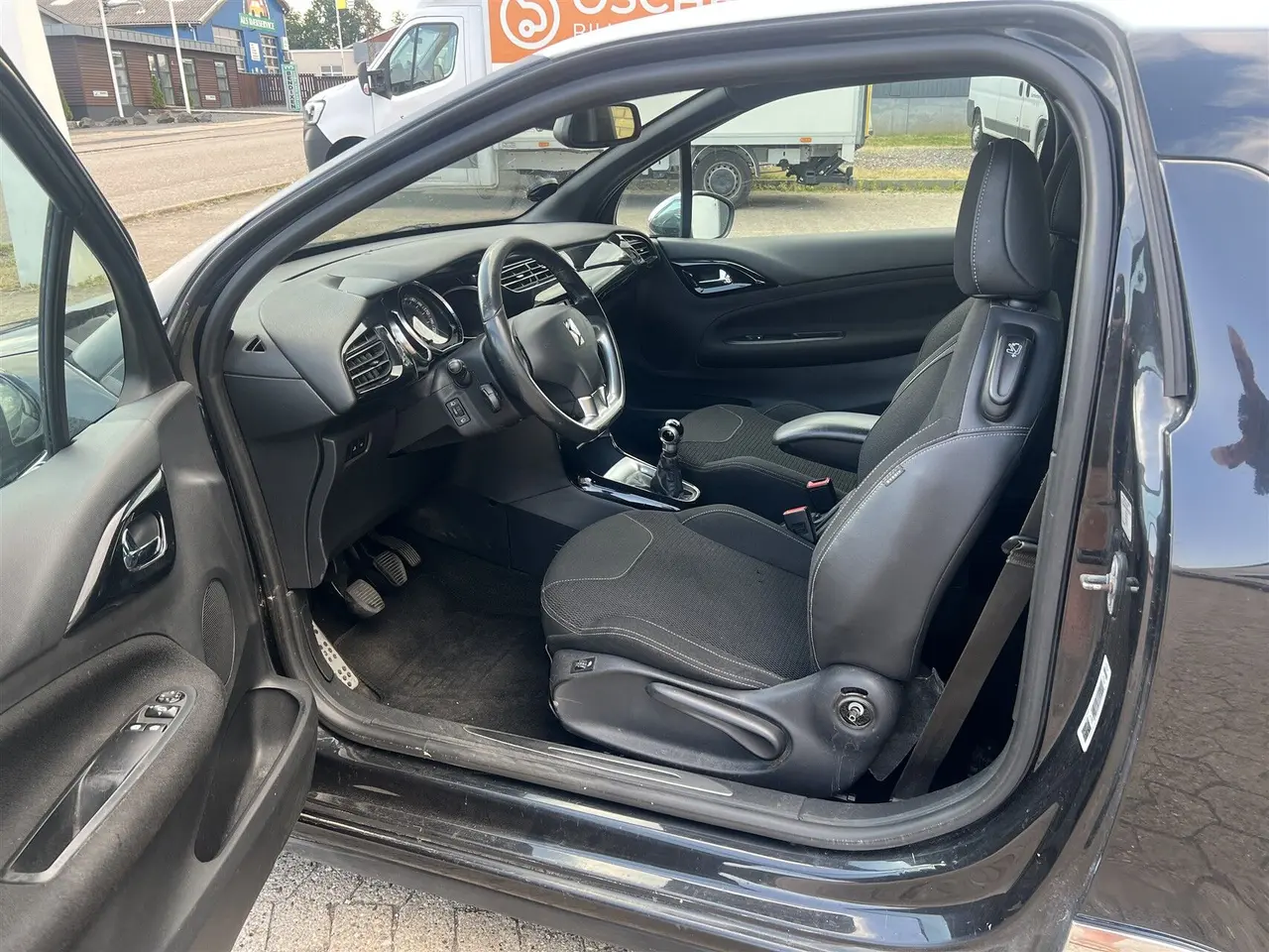 Billede 3 - Citroën DS3 1,6 HDi FAP Dstyle 92HK 3d