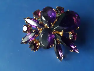 Broche, forgyldt, med flotte stene
