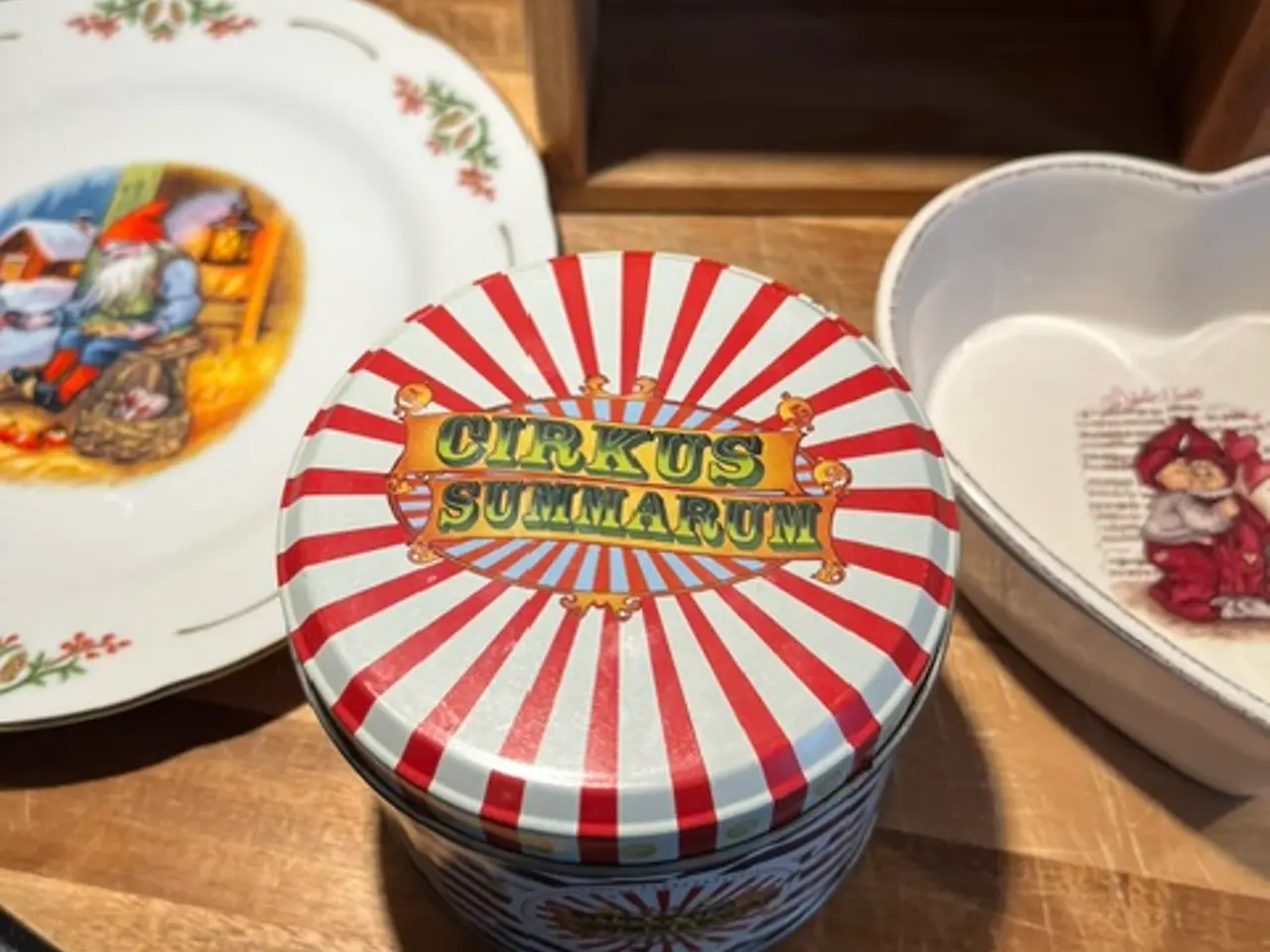 Billede 6 - Juleservice Royal Copenhagen/Klarborg&Cirkus dåse