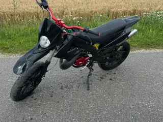 Derbi Senda 80cc – Nyrenoveret & Klar til kørsel!