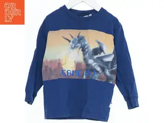 Bluse med dragemotiv og 'Game On!' tekst fra Molo (str. 98)