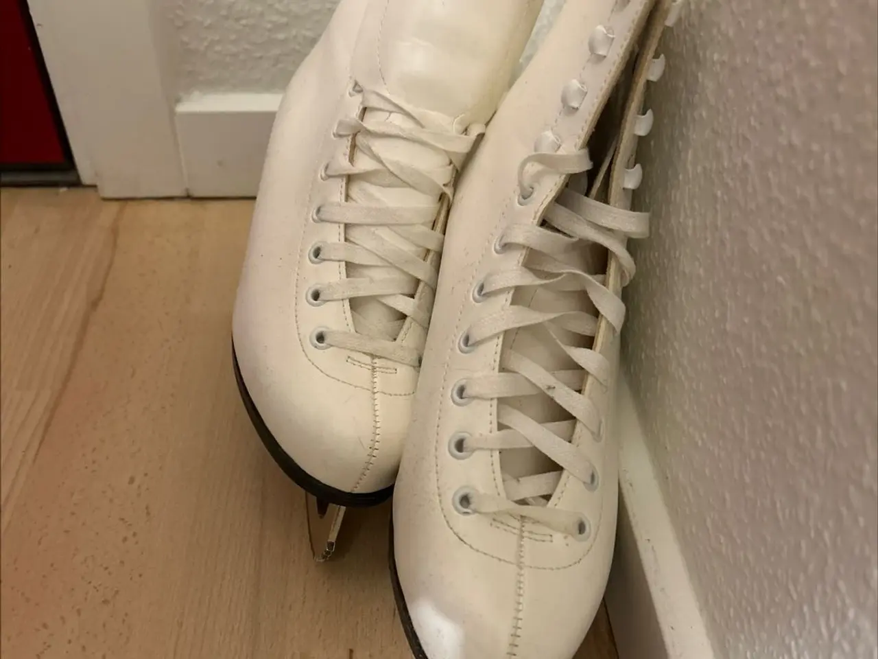 Billede 3 - Hvide skøjter