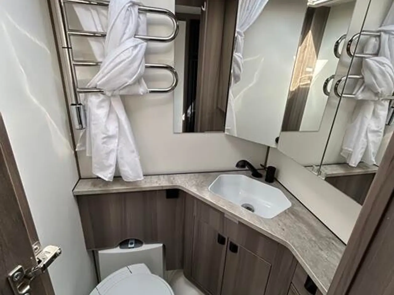 Billede 5 - Kabe Estate 560 GLE
