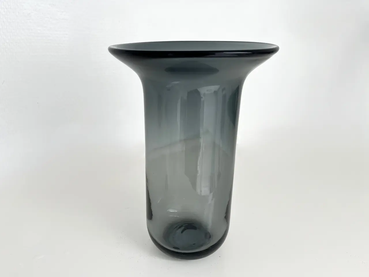 Billede 2 - Luanne vase i gråt glas