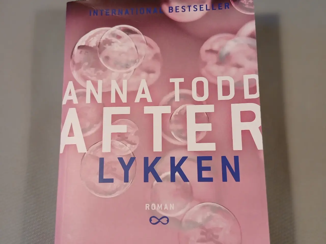 Billede 1 - Bog;  Lykken, 4 bind i After Serien.