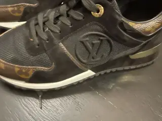 Louis Vuitton run away sneakers str 35/37, som nye