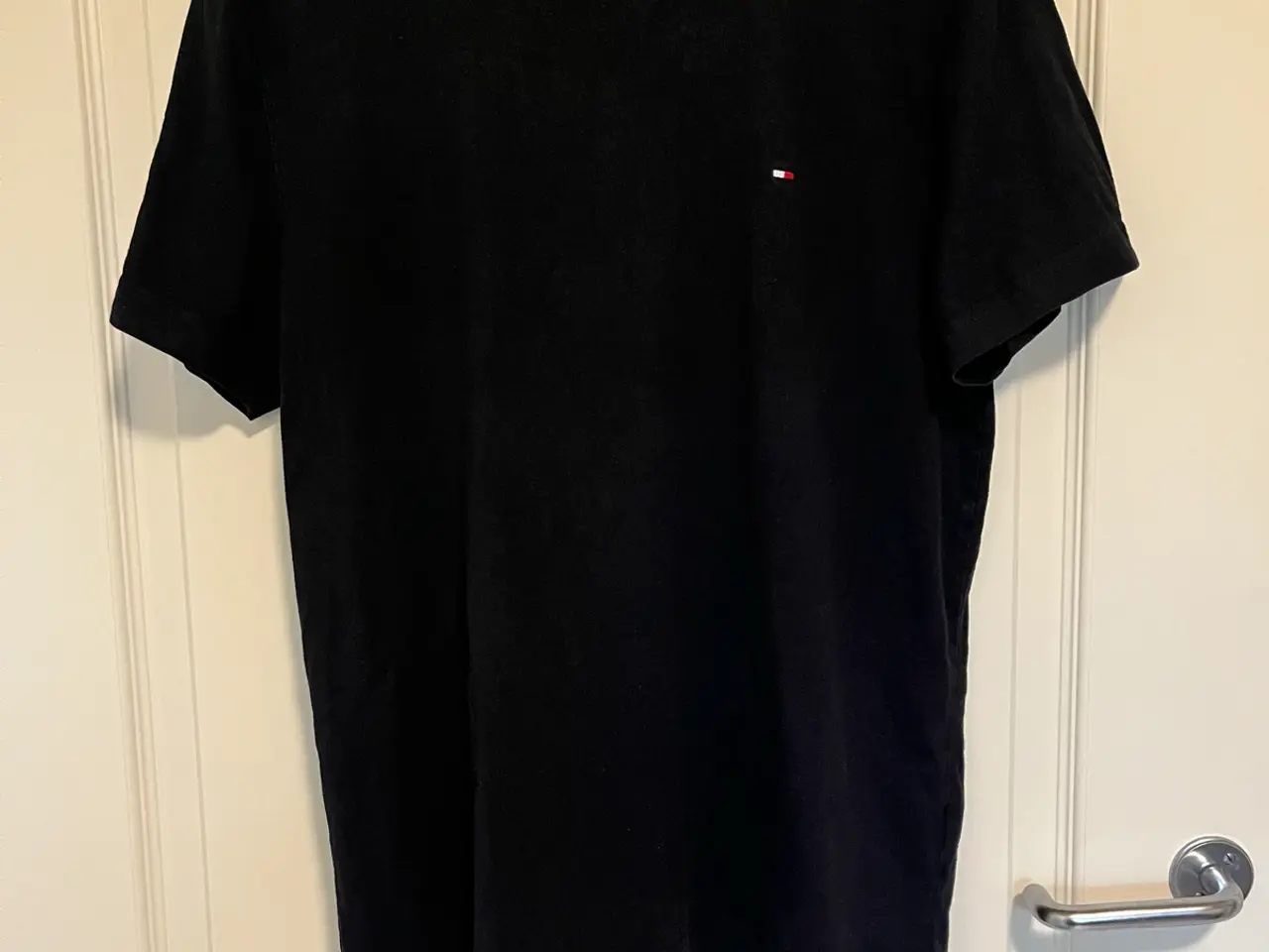 Billede 1 - Sort Tommy Hilfiger t-shirt
