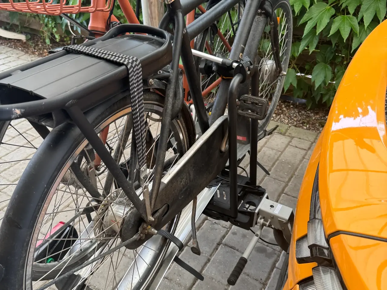 Billede 5 - Cykelholdet til 2 elcykler