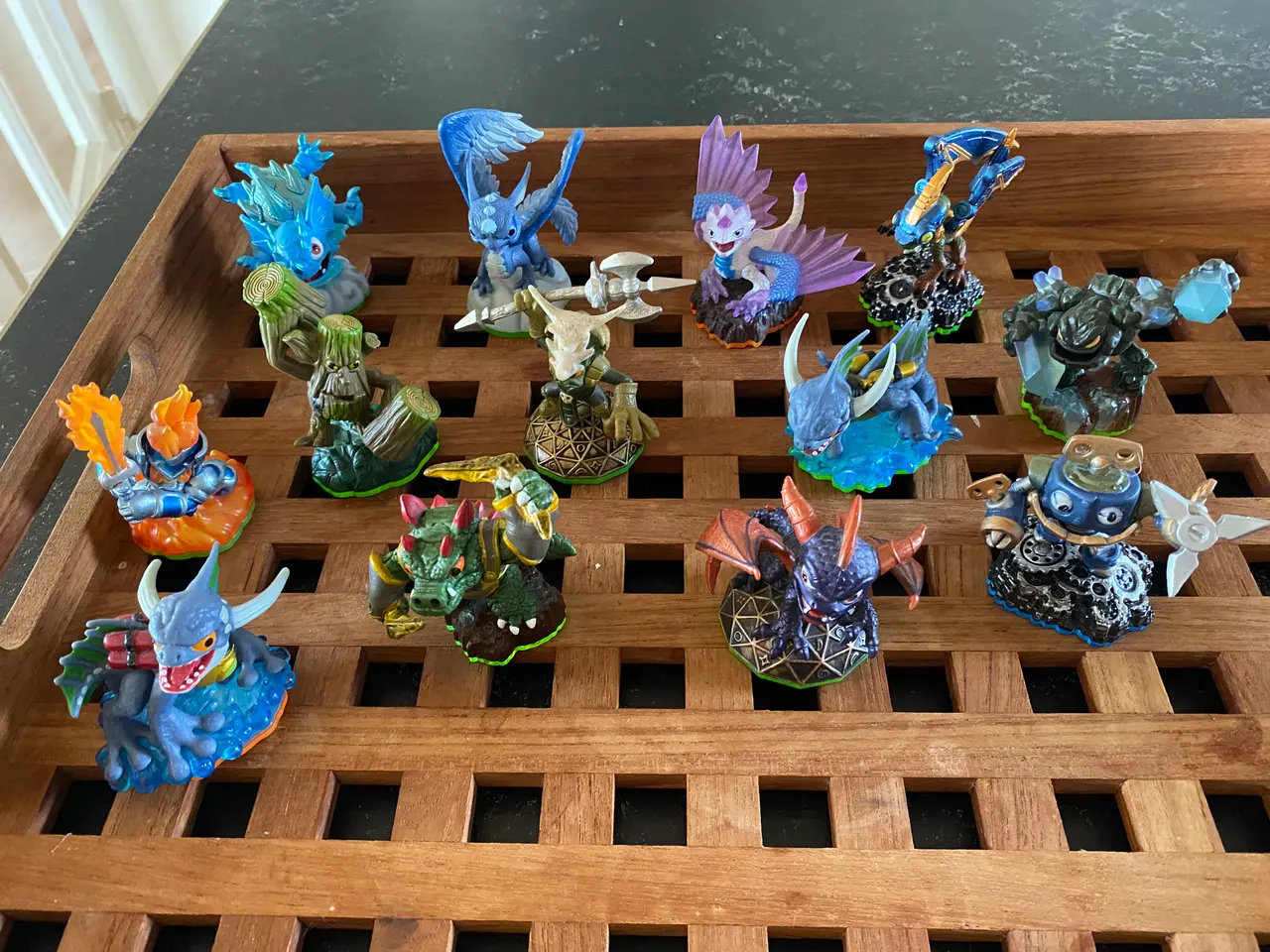 Billede 6 - 53 stk. Skylanders og rund taske og 1 mønt