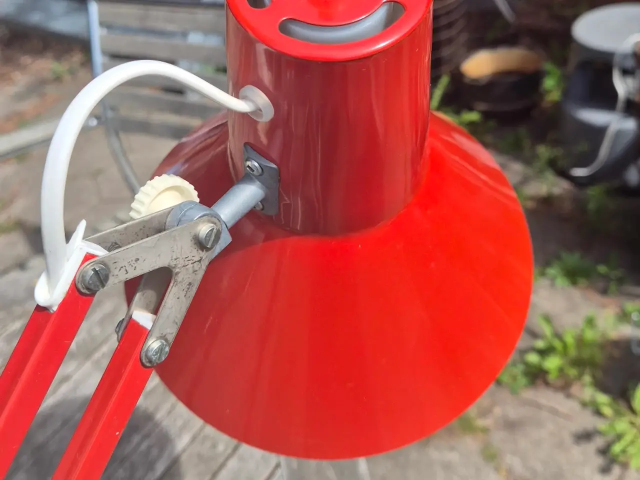 Billede 4 - Velholdt rød arkitektlampe i klassisk dansk design