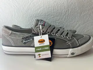 Nye Dockers Sneakers i Grå Kanvas. Str. 42